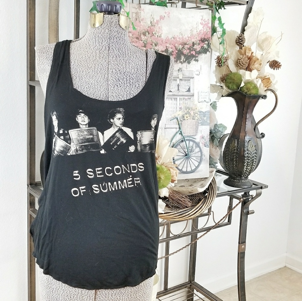 ⭐CHRISTMAS SALE⭐5 SECONDS of SUMMER tank top size XL